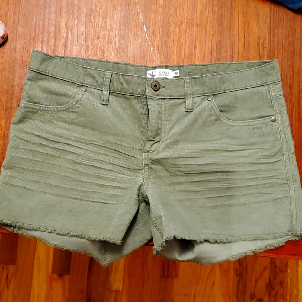 NWOT Carve Designs Oahu Short size 10, Olive